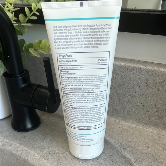 NIB, Sealed - Proactiv Acne Body Wash 9 oz - Picture 4 of 5